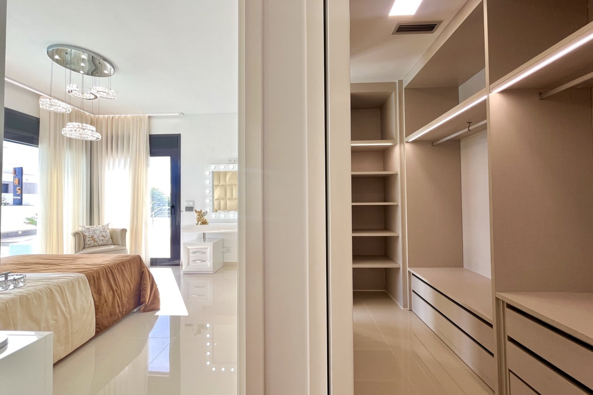 Resale - Villa - San Miguel de Salinas