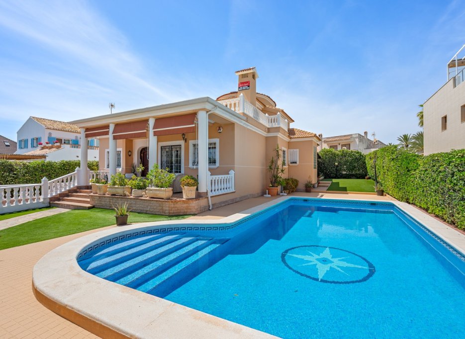 Resale - Villa - Torrevieja - La Mata