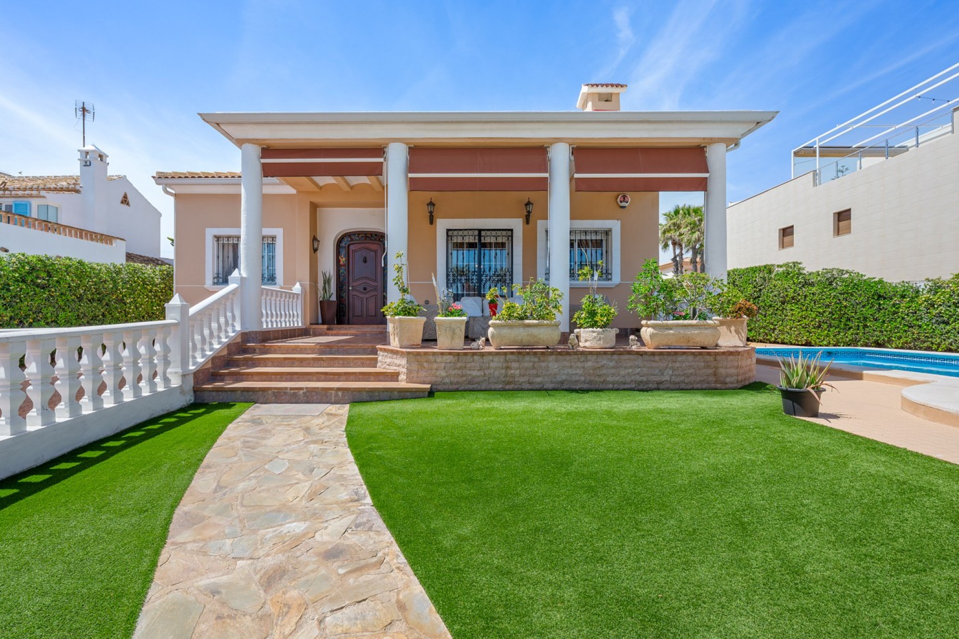 Resale - Villa - Torrevieja - La Mata