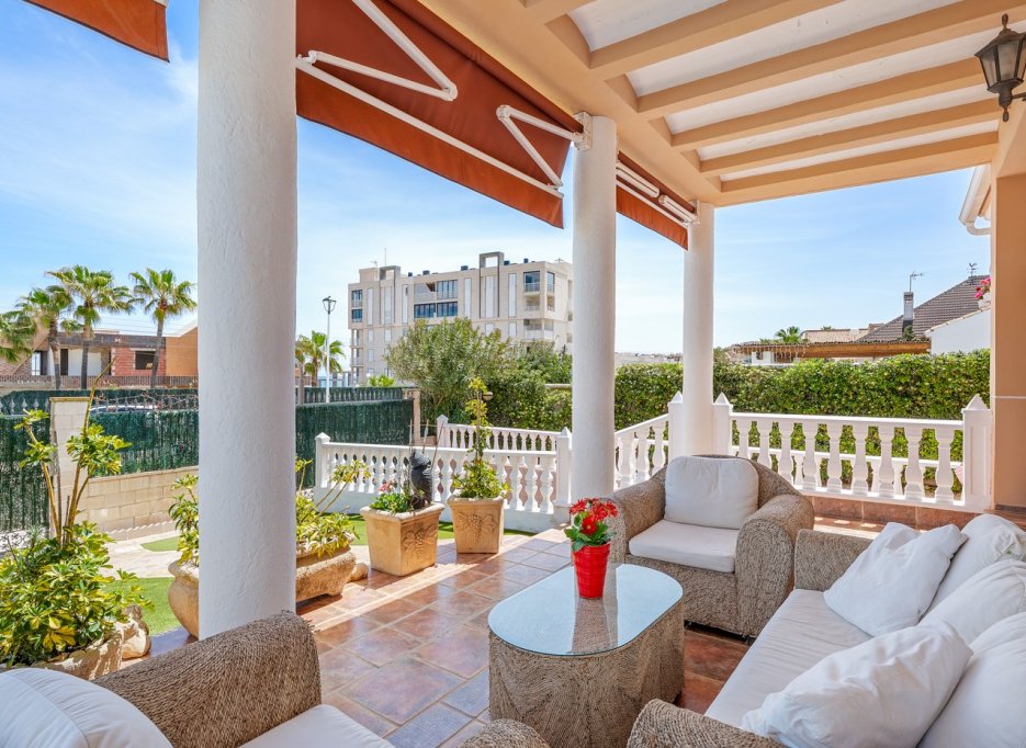 Resale - Villa - Torrevieja - La Mata