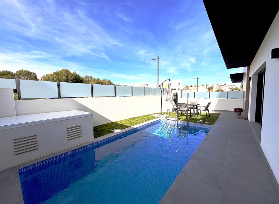 Resale - Villa - Villamartín