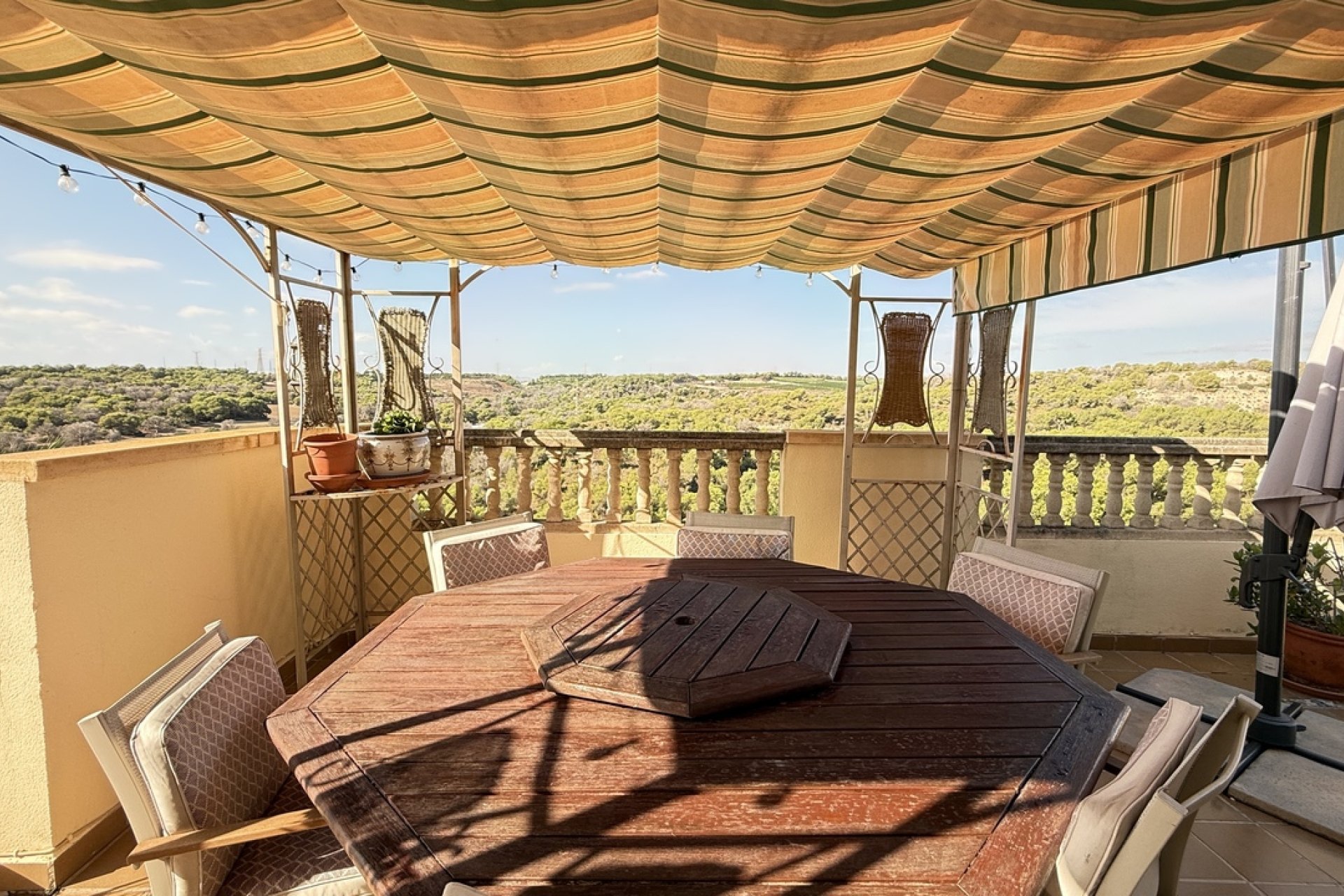 Resale - Villa - Villamartín