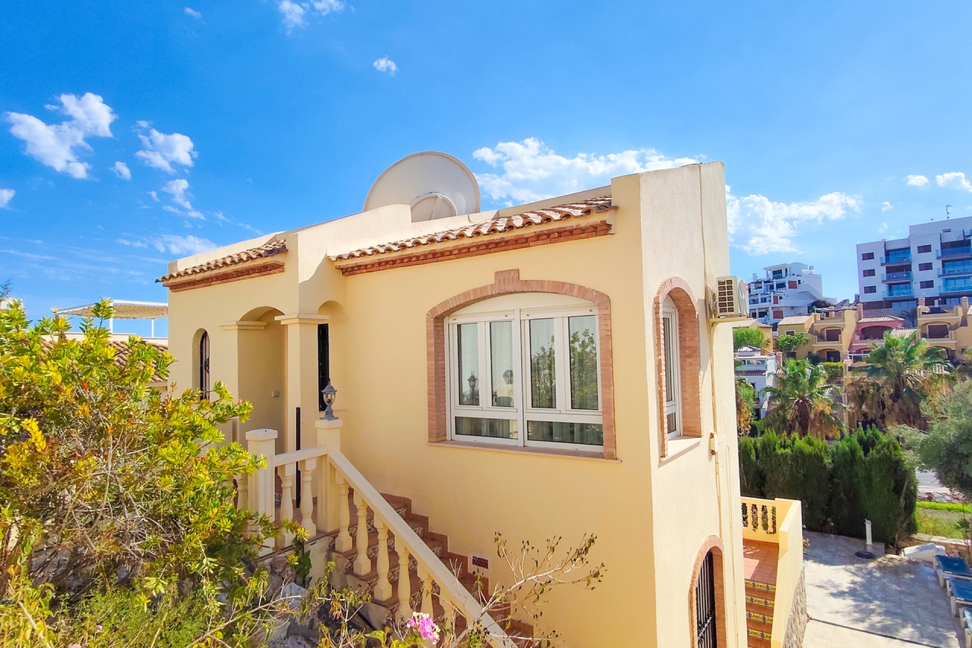 Resale - Villa - Villamartín
