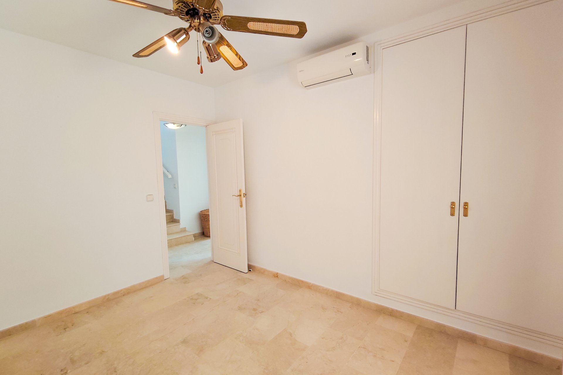 Resale - Villa - Villamartín