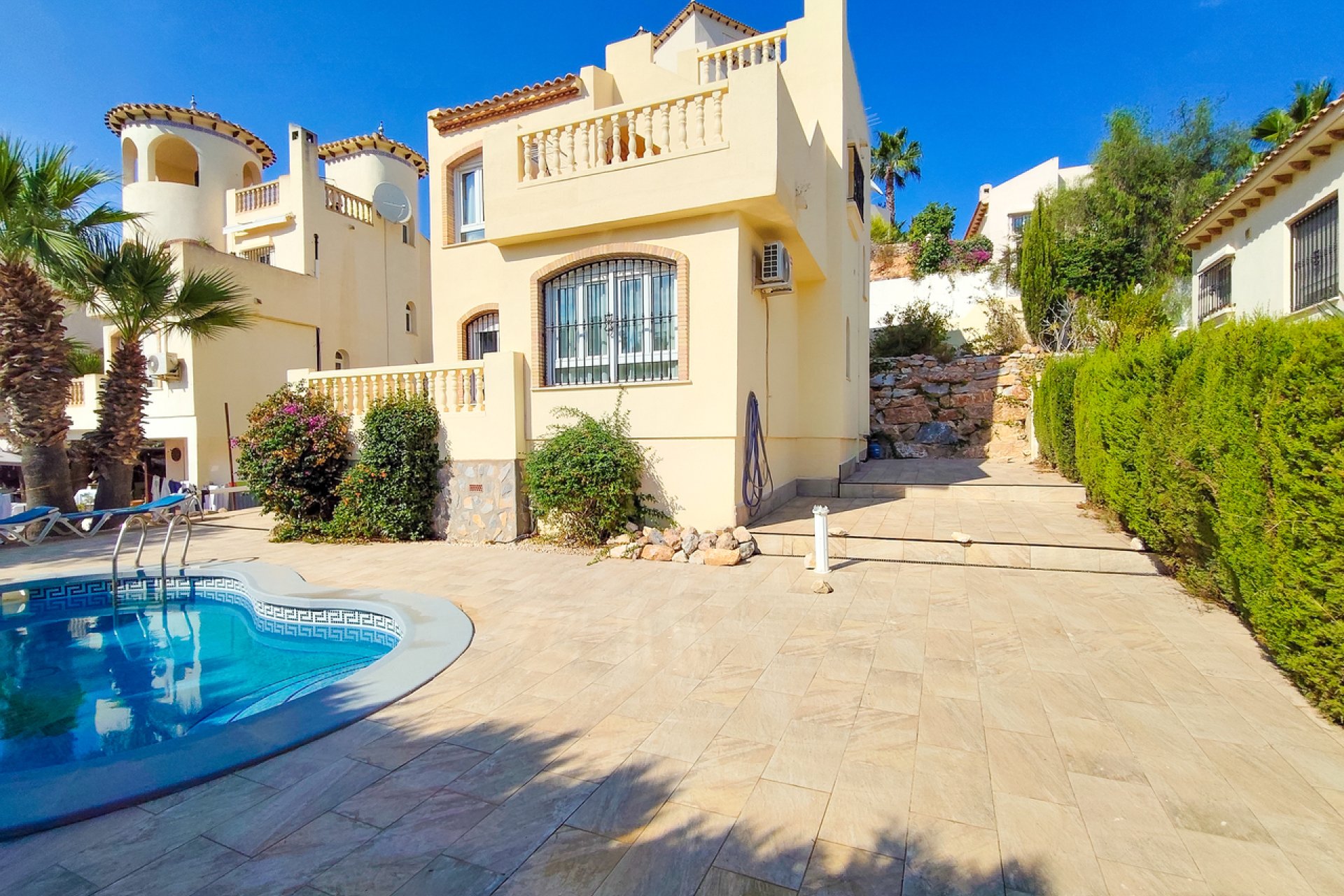 Resale - Villa - Villamartín