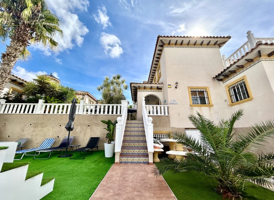 Resale - Villa - Villamartín