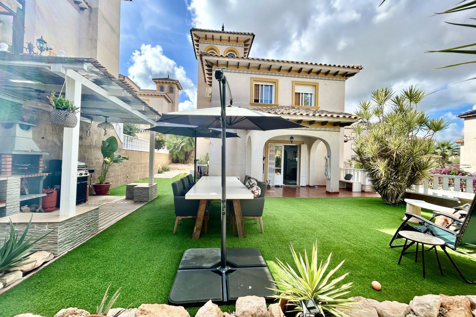 Resale - Villa - Villamartín