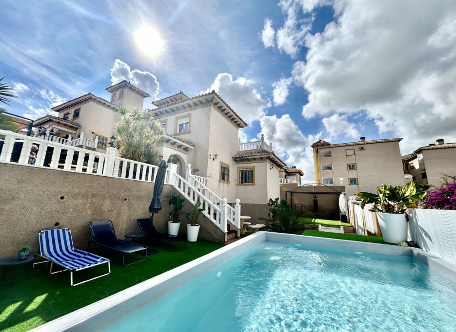 Resale - Villa - Villamartín