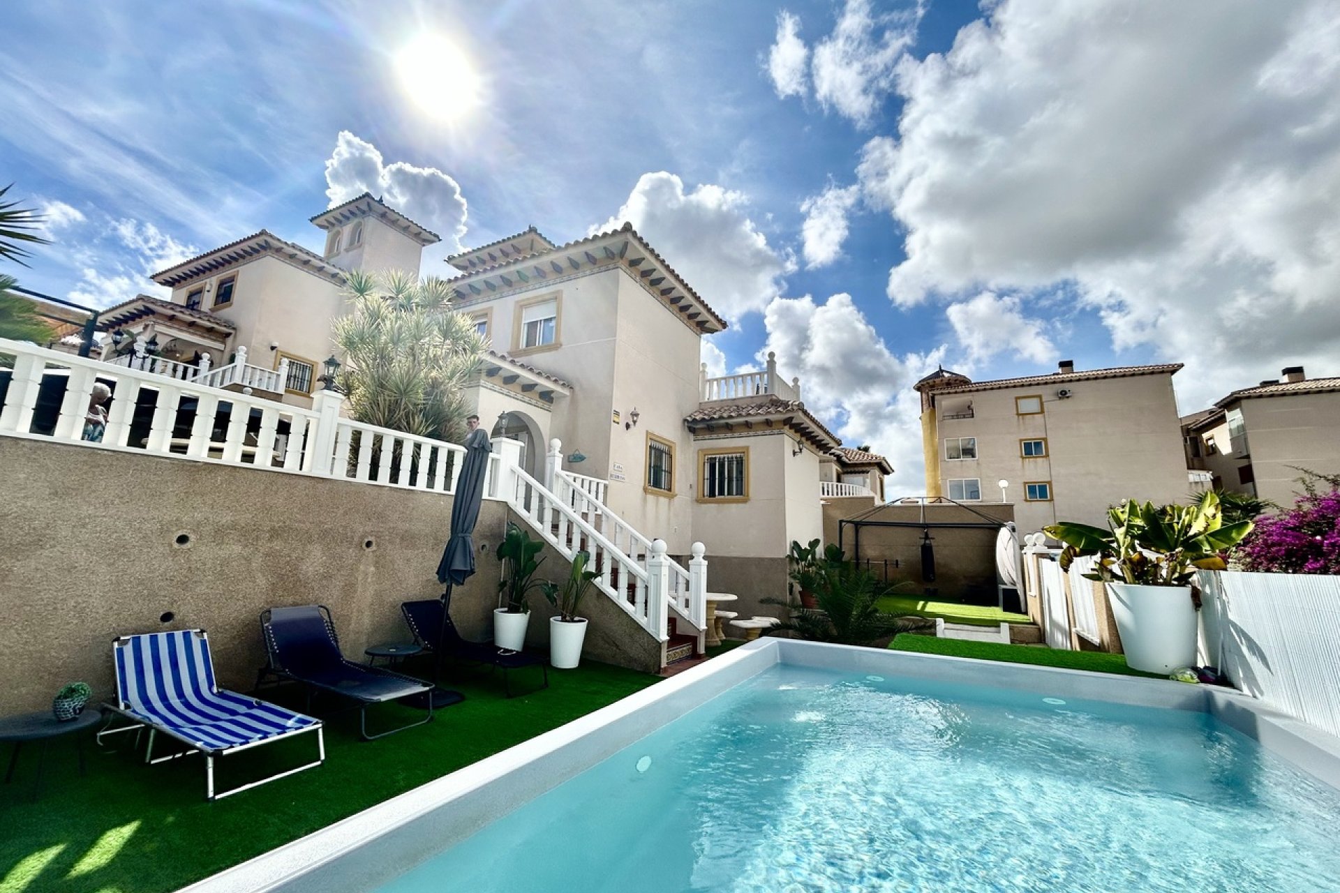 Resale - Villa - Villamartín