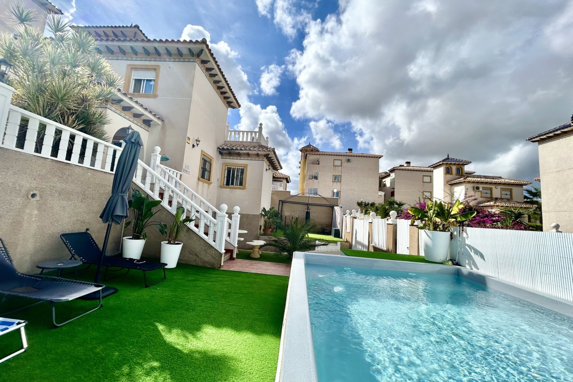 Resale - Villa - Villamartín