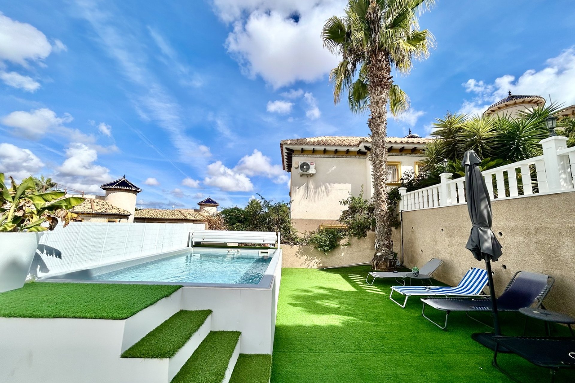 Resale - Villa - Villamartín