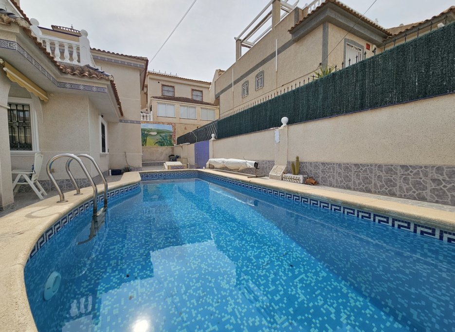 Resale - Villa - Villamartín