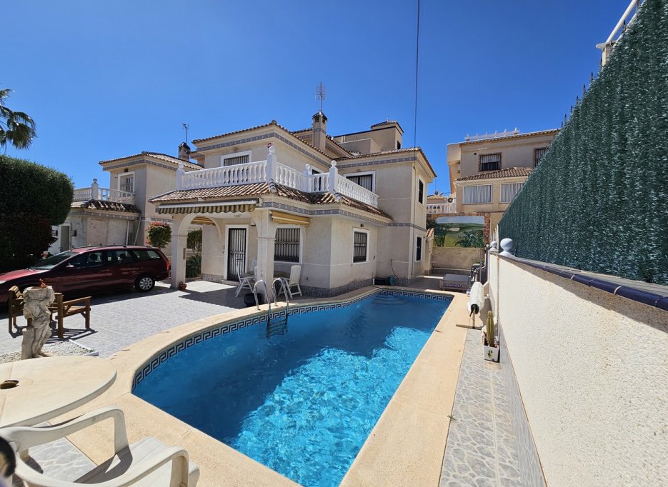 Resale - Villa - Villamartín