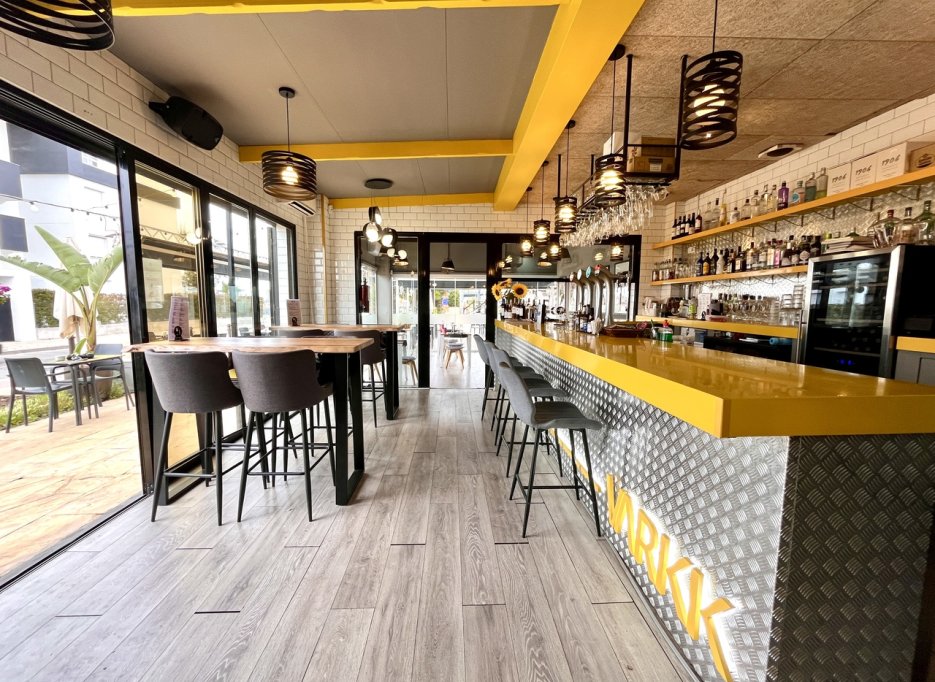 Revente - Commercial - Villamartín