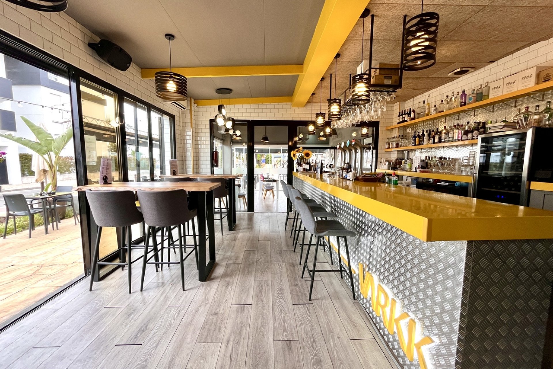 Revente - Commercial - Villamartín