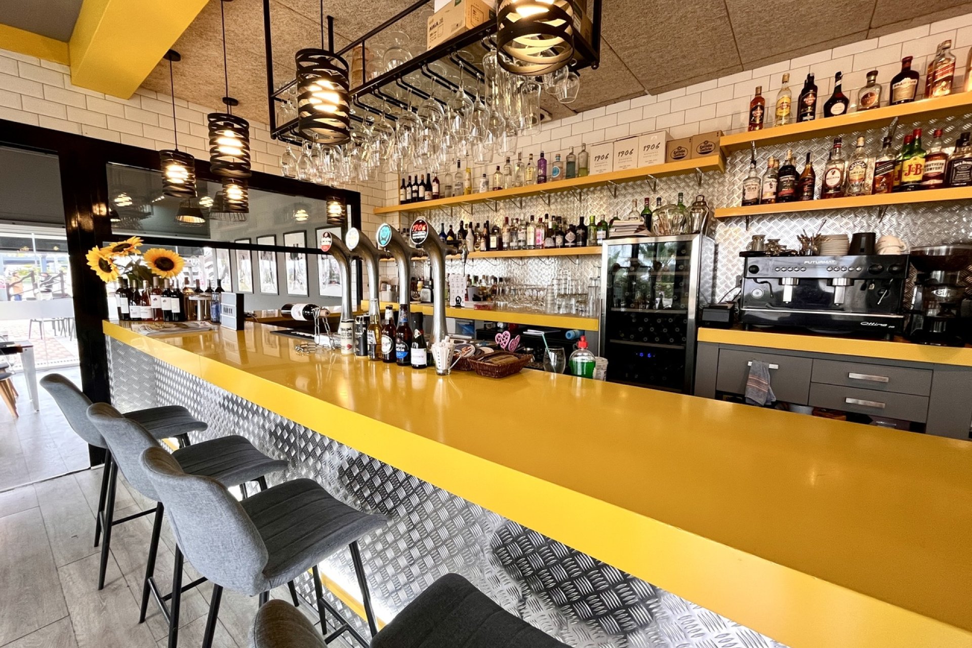 Revente - Commercial - Villamartín