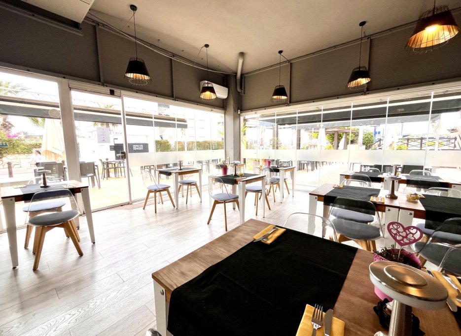 Revente - Commercial - Villamartín