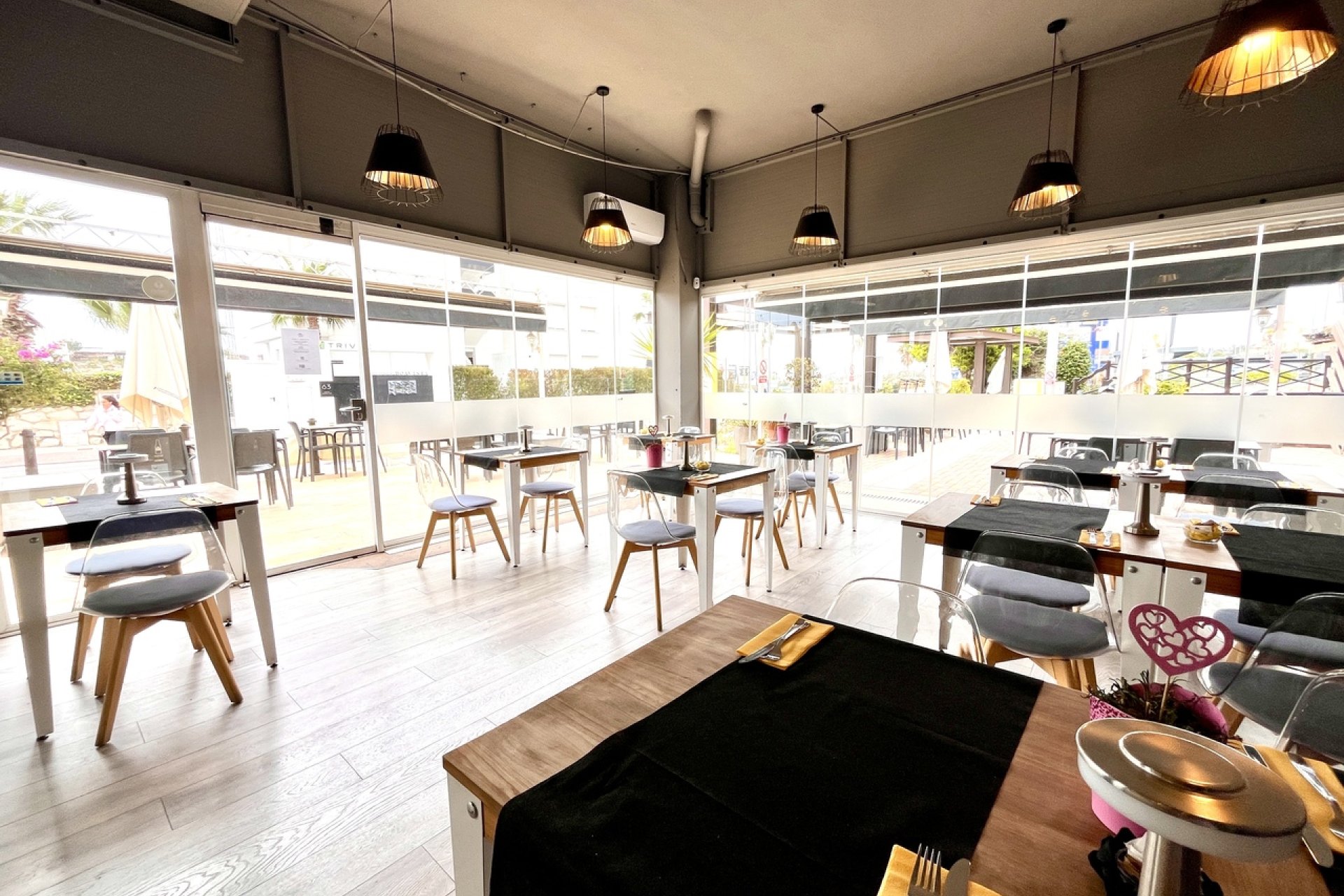 Revente - Commercial - Villamartín