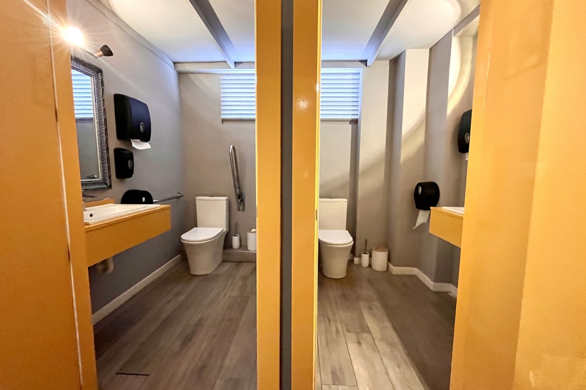 Revente - Commercial - Villamartín