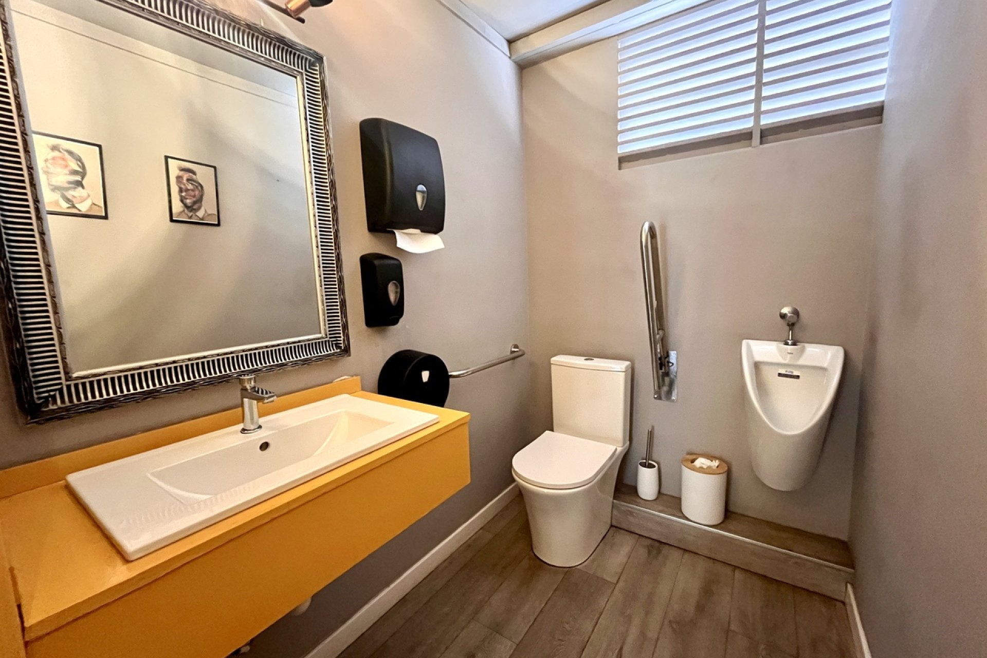 Revente - Commercial - Villamartín