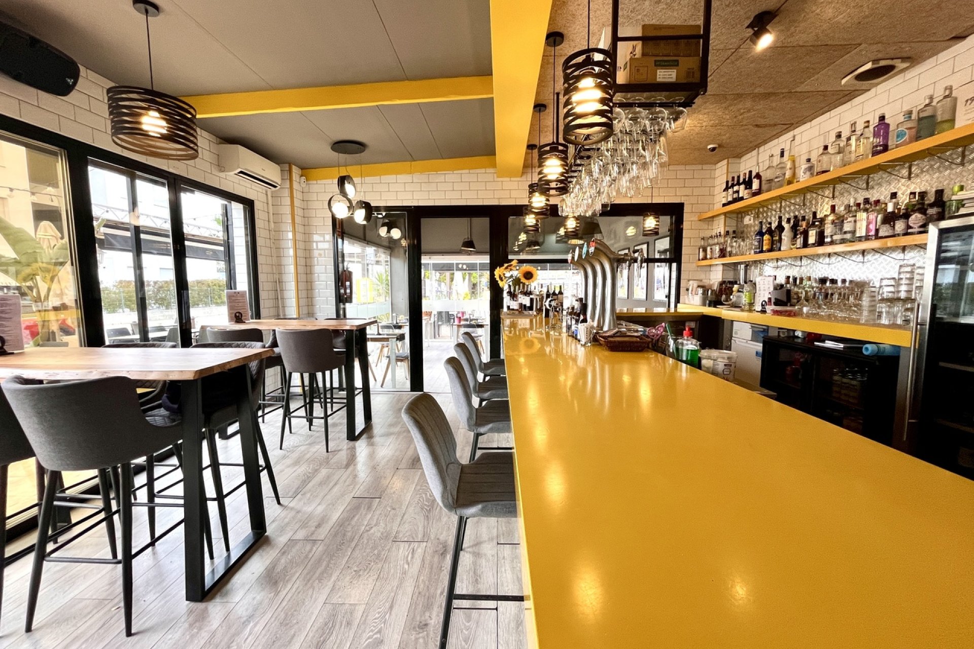 Revente - Commercial - Villamartín