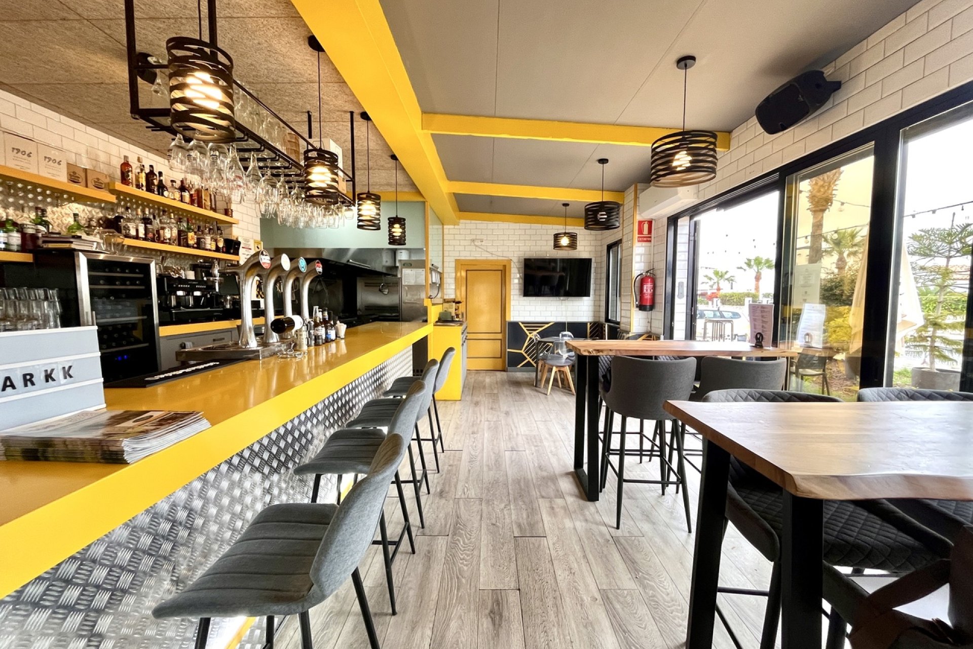 Revente - Commercial - Villamartín