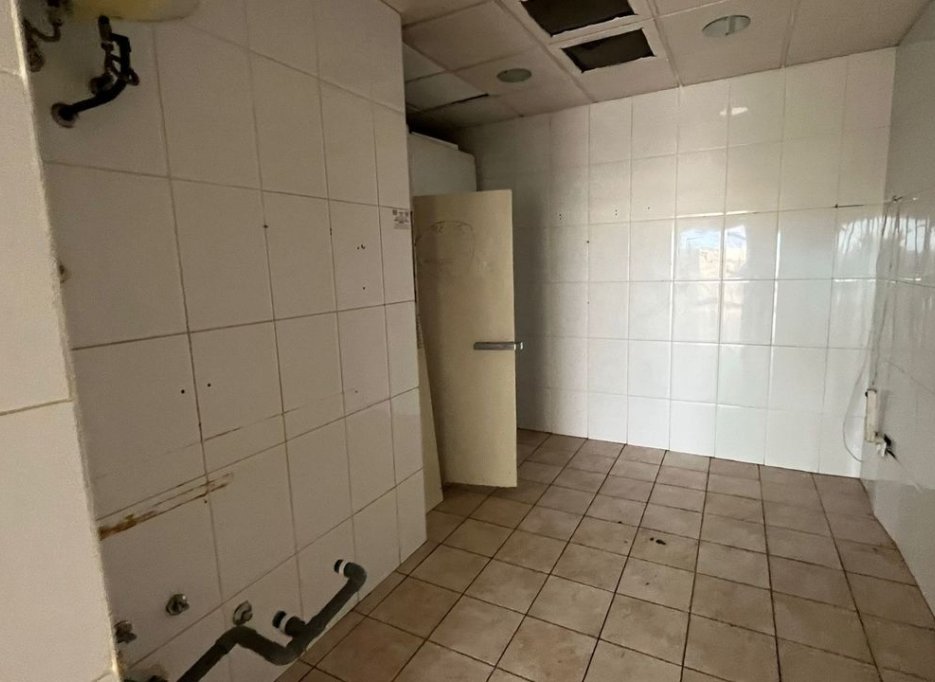 Videresalg - Kommersiell - Quesada