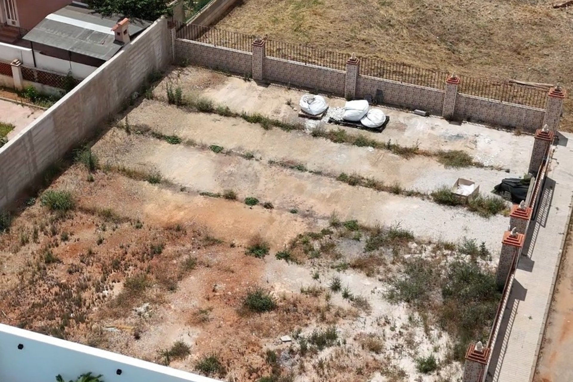 Videresalg - Plot - Los Urrutias