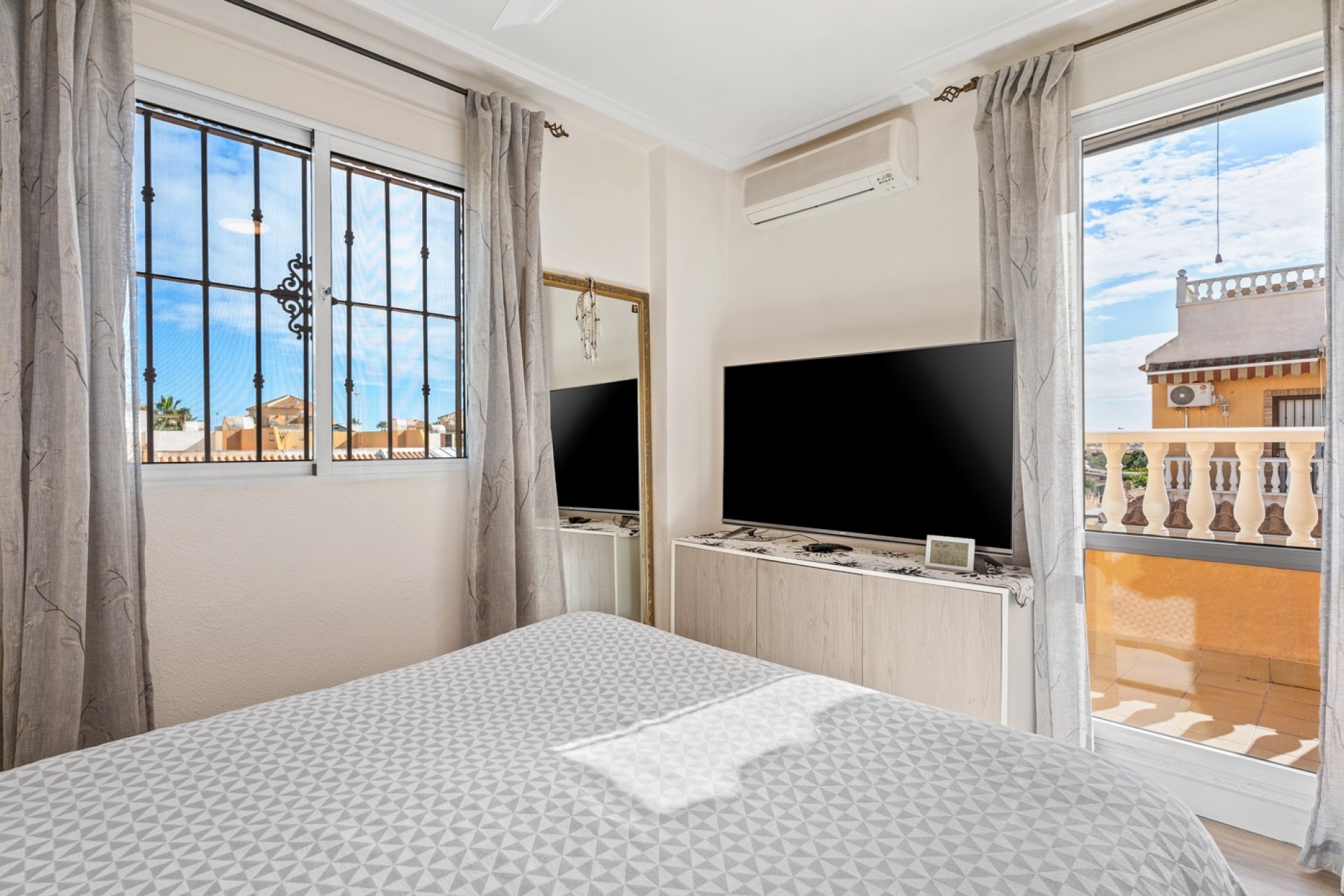 Videresalg - Tosidig - Ciudad Quesada - Lo Marabú