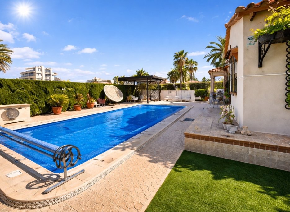 Videresalg - Villa - Cabo Roig