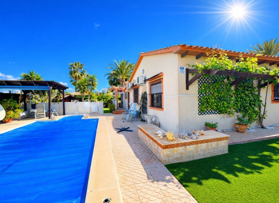 Videresalg - Villa - Cabo Roig
