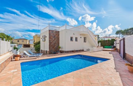 Villa - Resale - Torrevieja - CB-93210